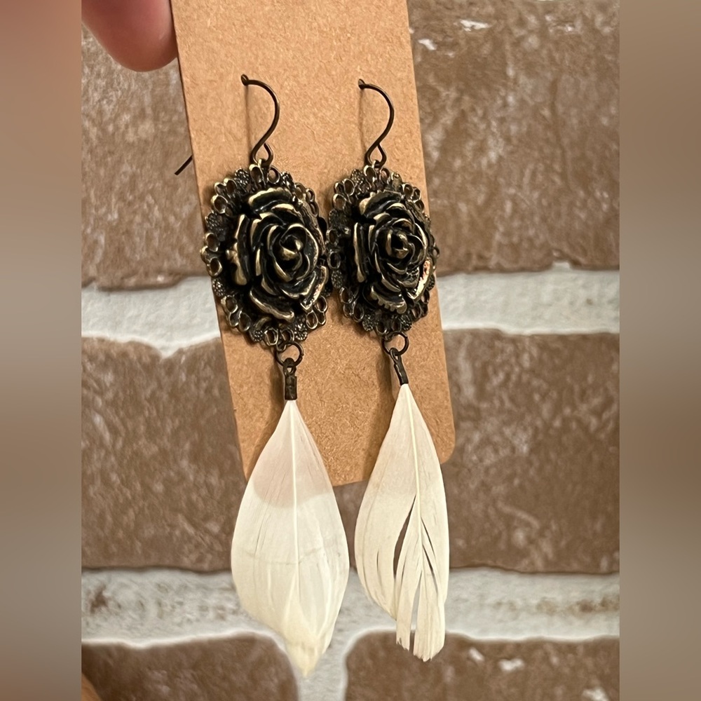 Vintage rose feather earrings - Picture 3 of 4